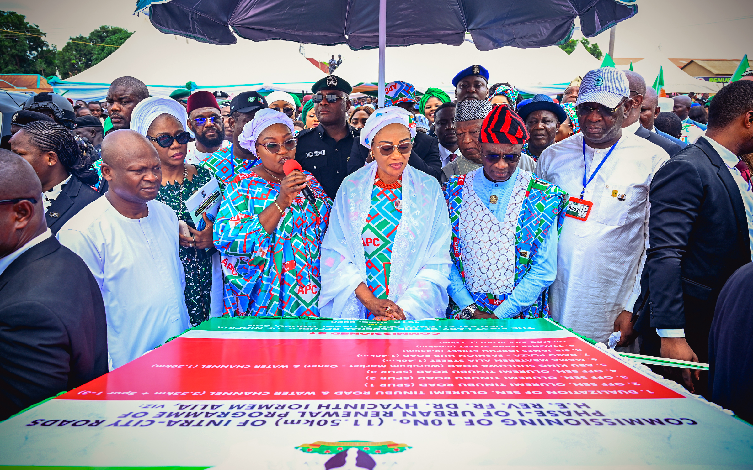FIRST  LADY OLUREMI TINUBU COMMISSIONS 10INTRA-CITY ROAD PROJECTS, COMMUNITY ICT CENTRE IN BENUE  ‎