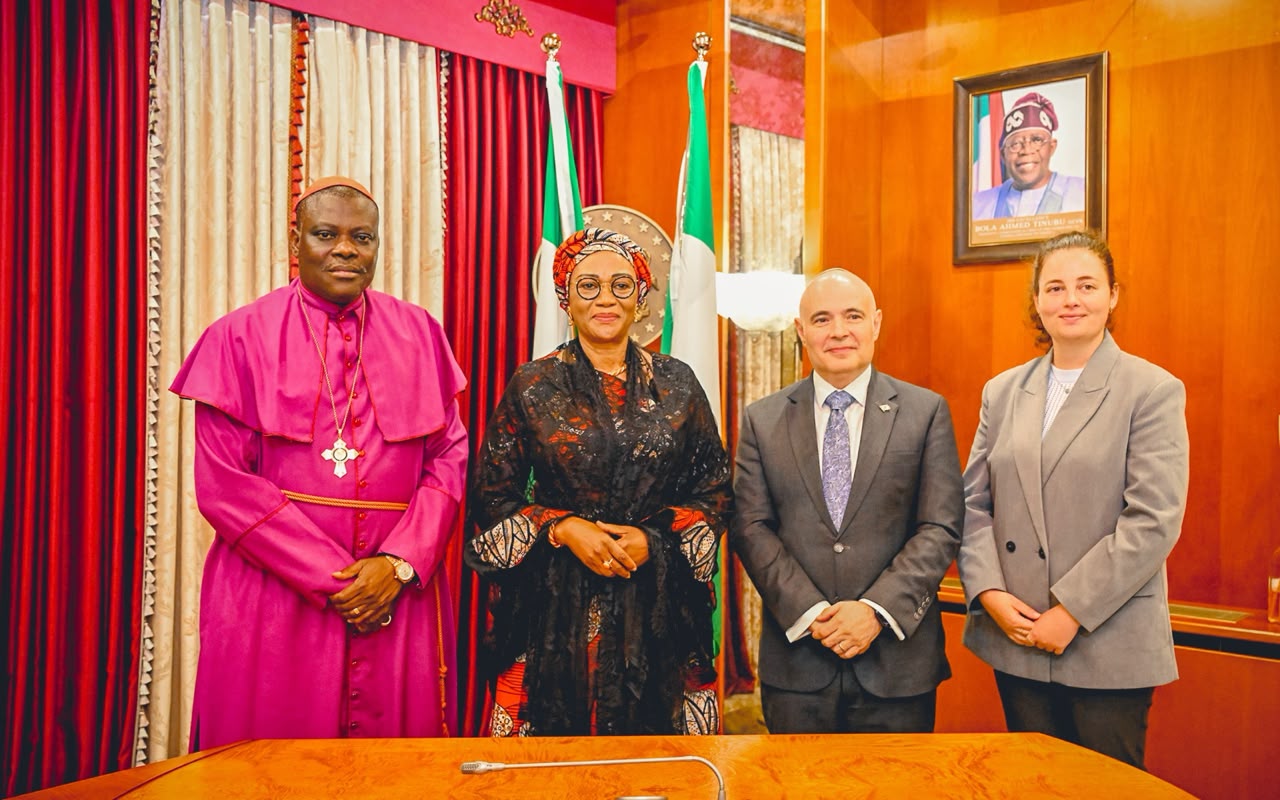 FIRST LADY OF NIGERIA HAS ADVOCATED FOR STRONGER LOVE OF NATION AMONG CITIZENS